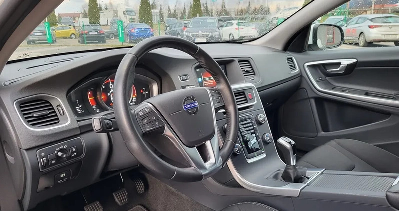 Volvo V60 cena 55900 przebieg: 212000, rok produkcji 2017 z Kraków małe 436